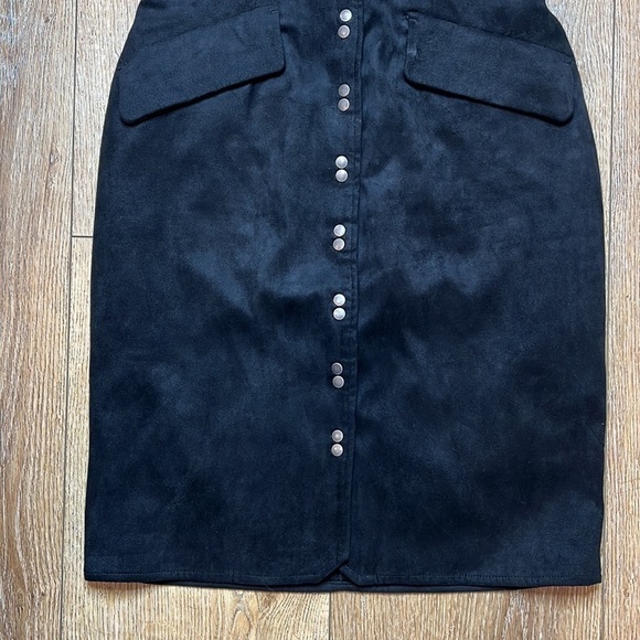 Moussy Black Faux Suede Button Front Skirt Size 1/ - Picture 3 of 7